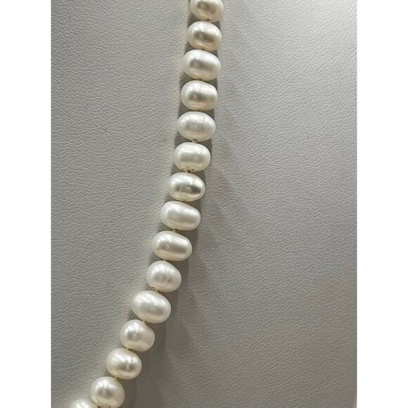 Vintage 18" Cultured Pearl
Necklace 14K Gold Filigree Box Clasp
5-8mm Pearls - Picture 5 of 13